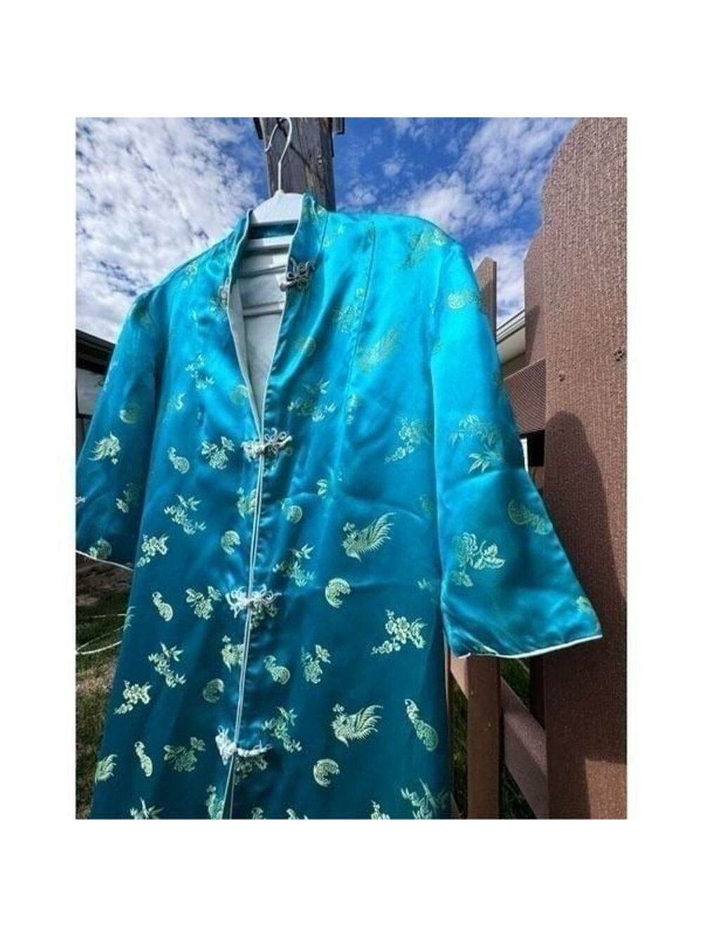 Cheongsam dress shiny silky blue med Hong Kong ornate gold embroidery white sati - Picture 5 of 12